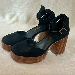 House of Harlow 1960 Platform Women's blk heels faux suede 7 EUC